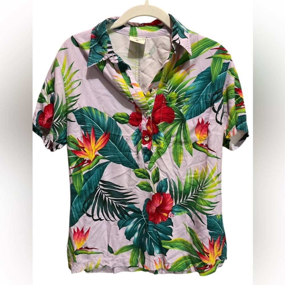 GO BAREFOOT Women’s Hawaiian Print Shirt. Made in the USA 🇺🇸